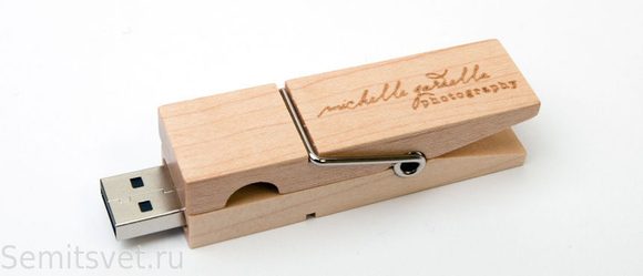 Clothespin USB Flash Drive 32GB.jpg